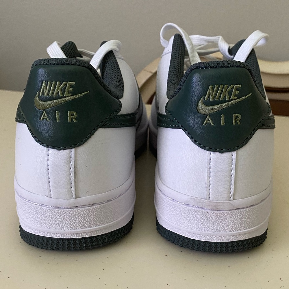 Nike Air White and Dark Green Air Forces - Picture 2 of 4